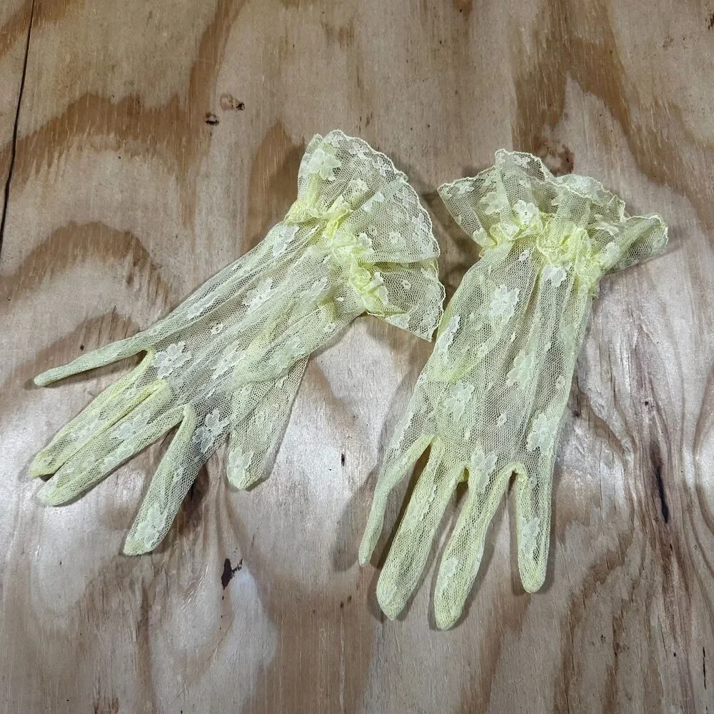 Pastel Yellow Lace Ruffled Wrist Gloves